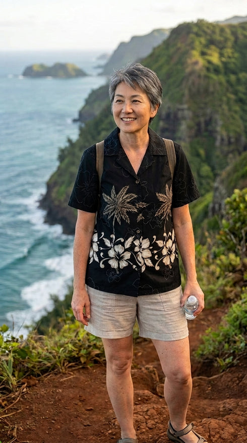 Hibiscus Bottom Band Women's Hawaiian Camp Shirt